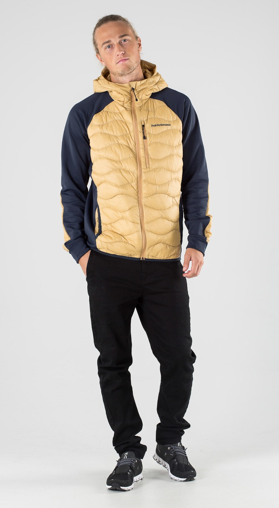 Peak Performance Helium Hybrid Hood Beige No.2 Outfit Multi