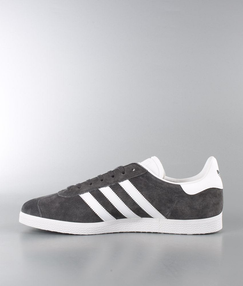 Adidas Originals | Gazelle de chez Chaussures Dgh Solid Grey/White ... Adidas Originals Gazelle Chaussures