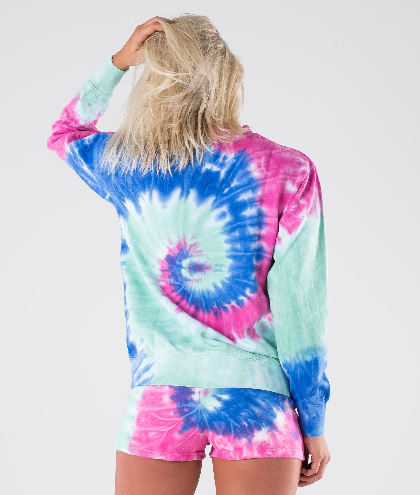 pull vans tie and dye