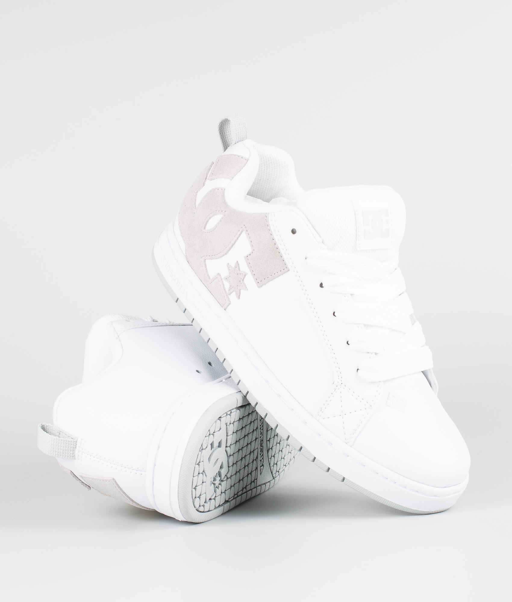 dc court graffik white