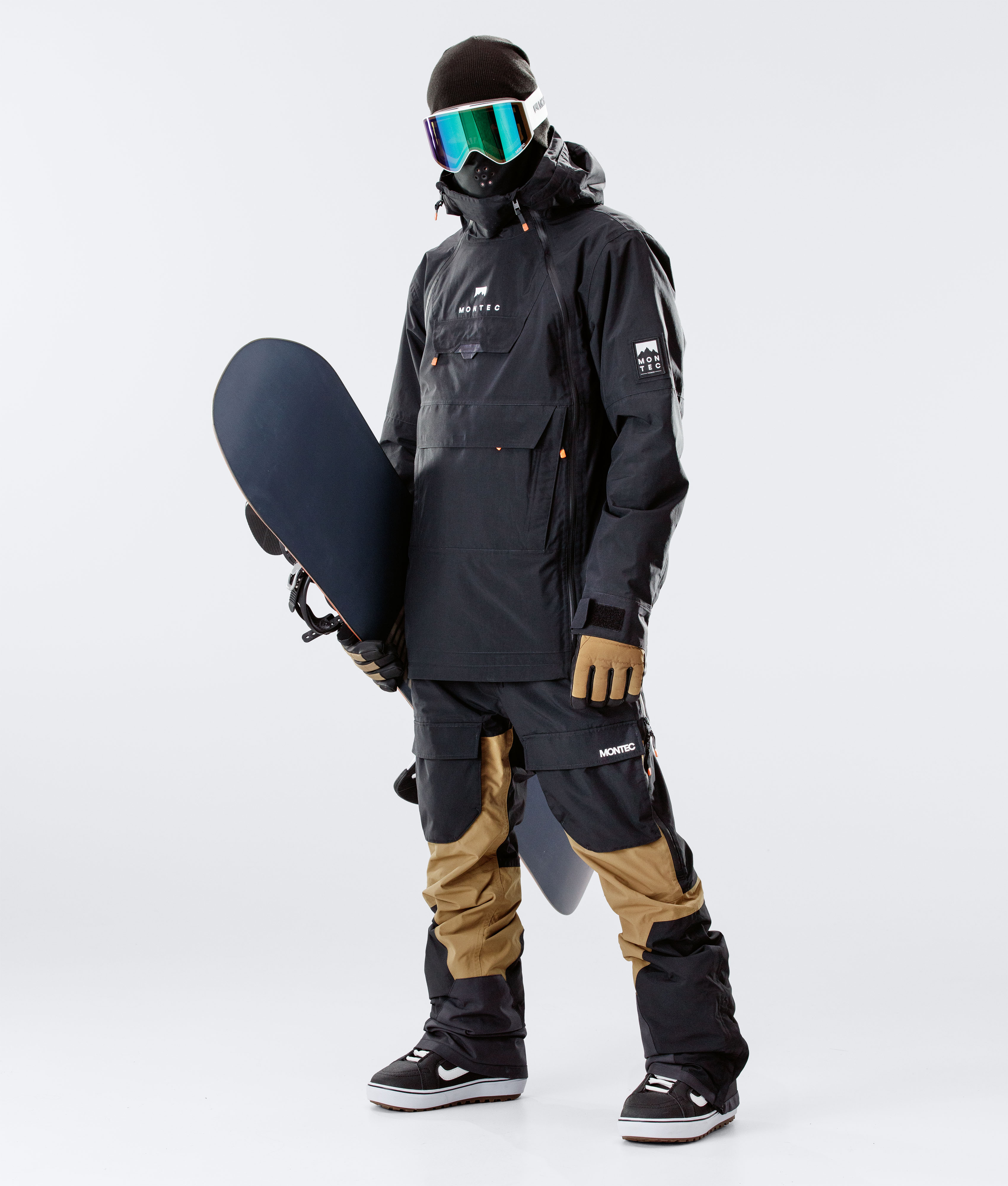 black snowboard outfit