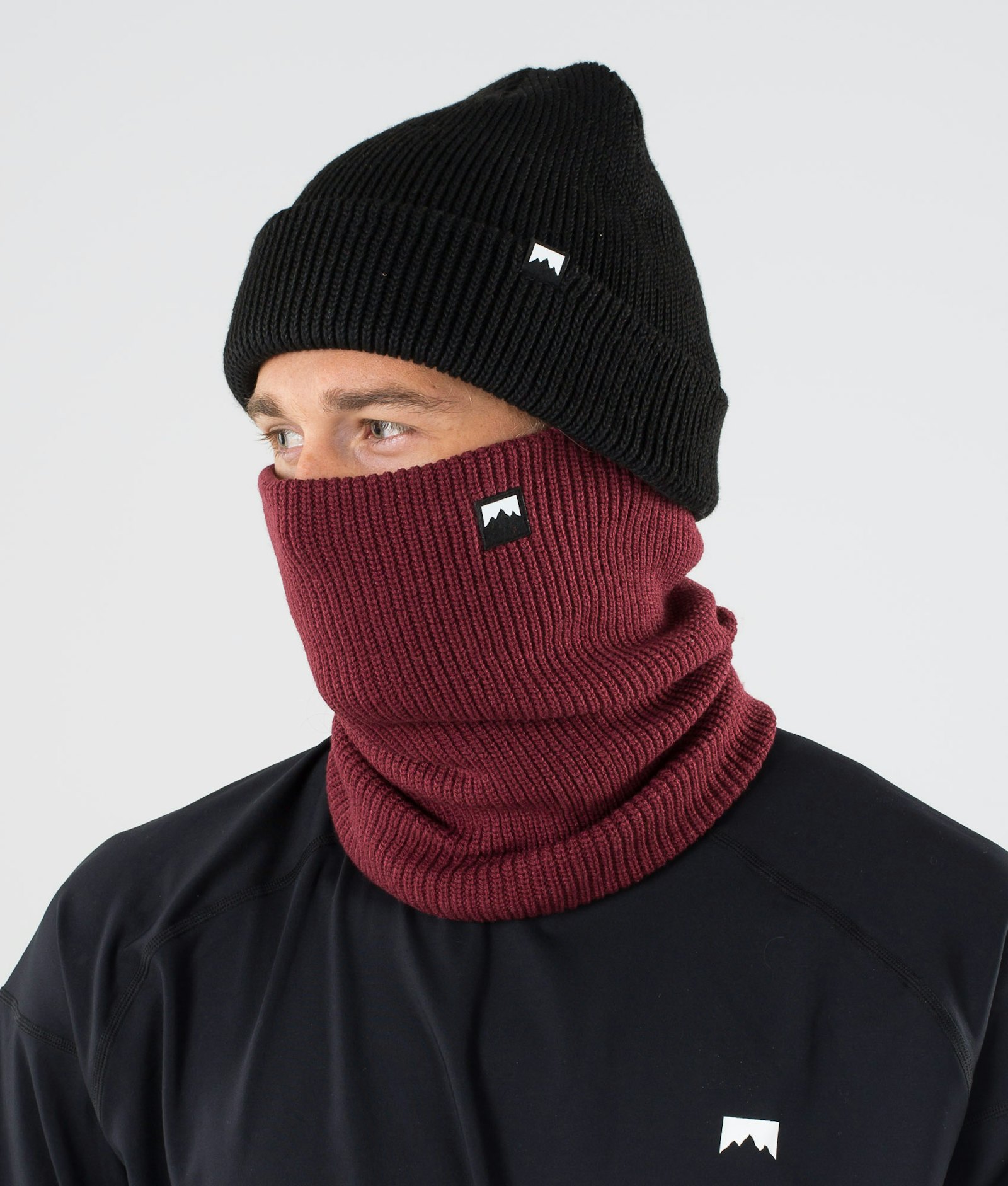 Montec Classic Knitted Facemask Burgundy