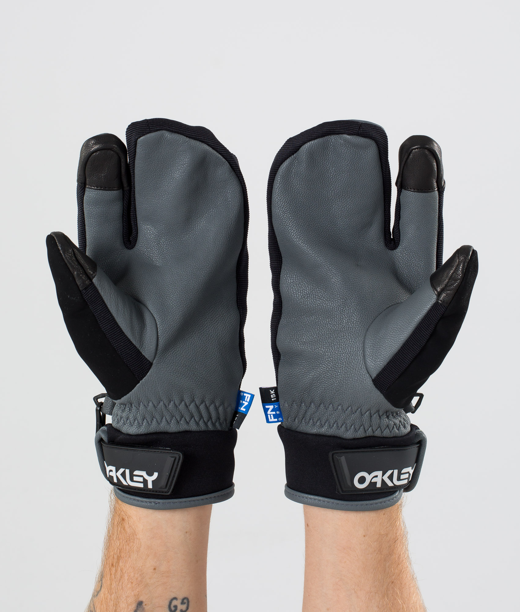 Gants Salomon, Asics, Millet, Oakley, Petzl, Patagonia, Odo, Compex,  Suunto, Columbia - Private Sport Shop