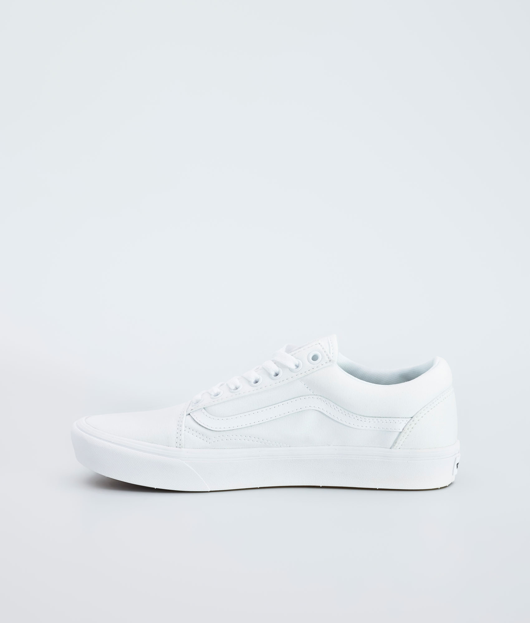 vans comfycush white