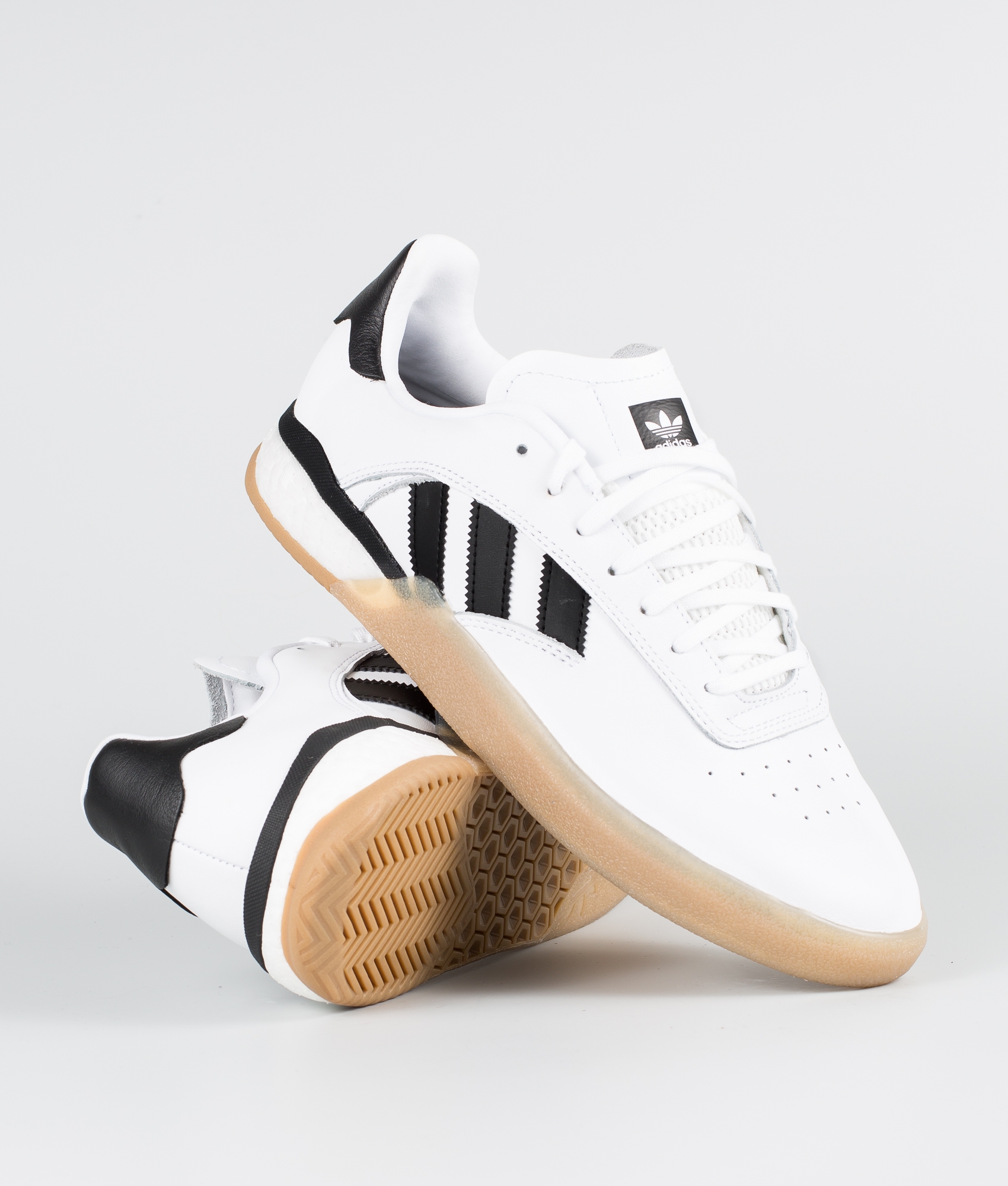 Adidas Skateboarding 3St.004 Sko Ftwr WhiteCore BlackGum4 adidas Skateboarding 3ST.004 | Hvit | Skatesko | DB3153