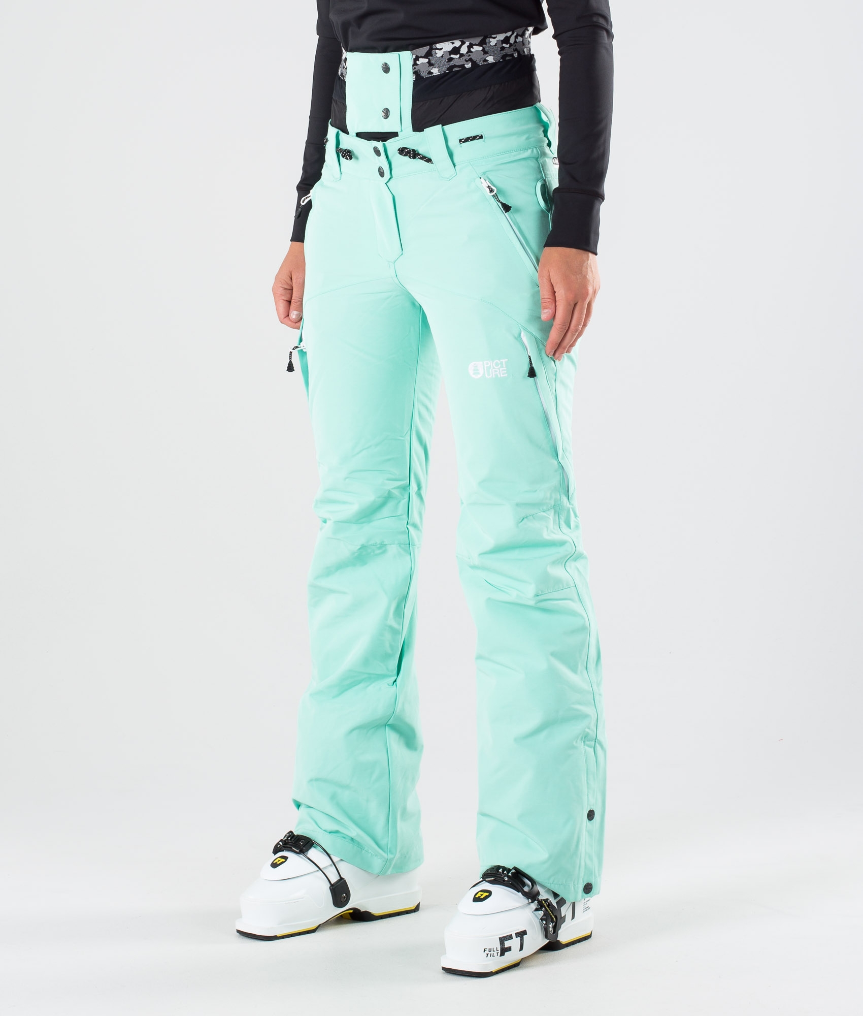 green ski pants