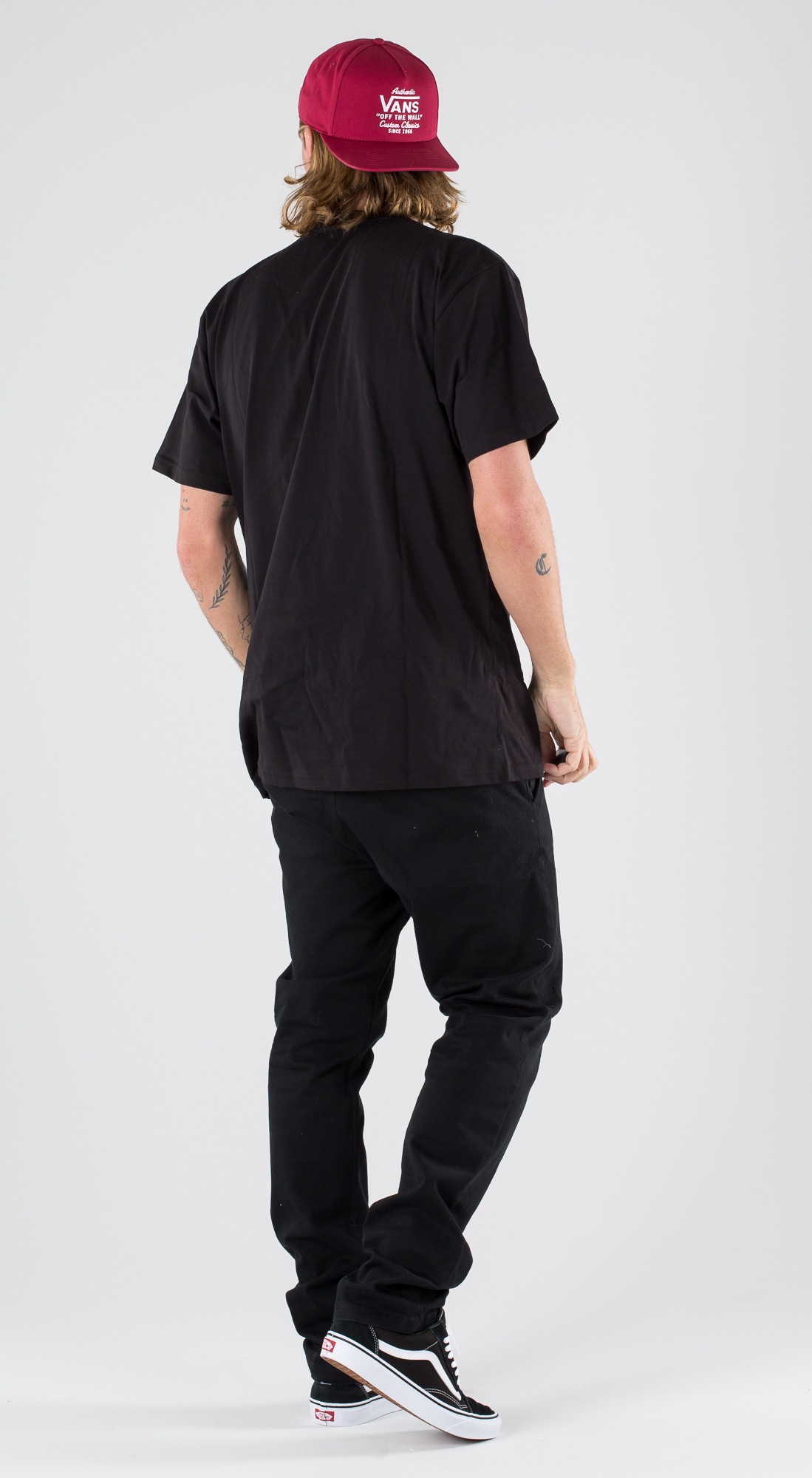 outfits that go with black and white vans