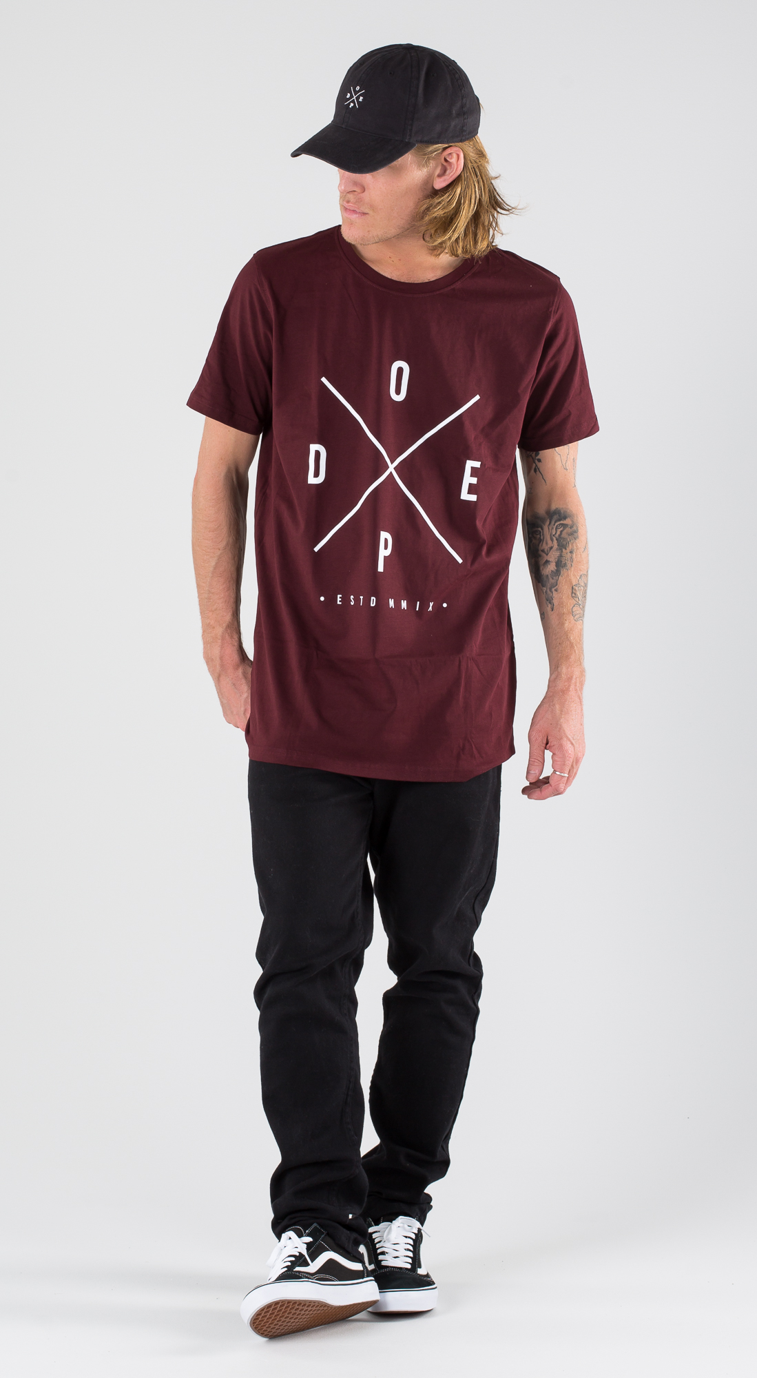burgundy t shirt outfit