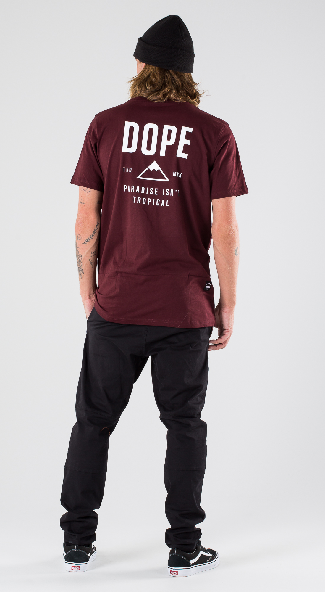 maroon t shirt outfit